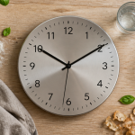 horloge cuisine ronde sur plan de travail moderne