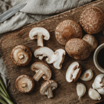 shiitakes recettes sur planche en bois