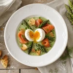 Entrée pâques gastronomique : œuf mollet et crème d’asperges, saumon fumé