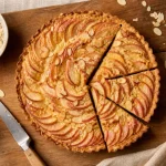 Tarte sucrée aux pommes maison, vue du dessus