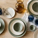 Vaisselle coloré grès porcelaine verre, table vivante