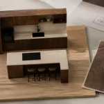 Cuisine noyer : façades noyer mat, plan clair, robinetterie noire